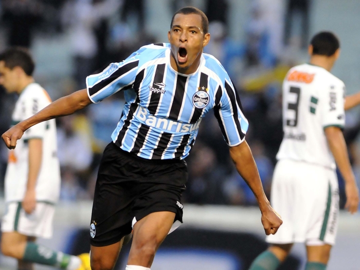 gilberto-silva_GREMIO.jpg