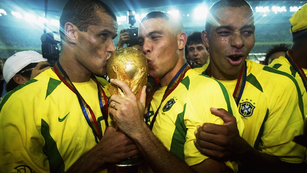 gilberto-silva_win_world_cup.jpg