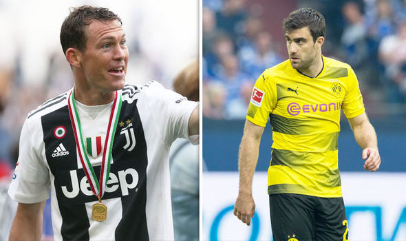 Stephan-Lichtsteiner-Sokratis-967112.jpg